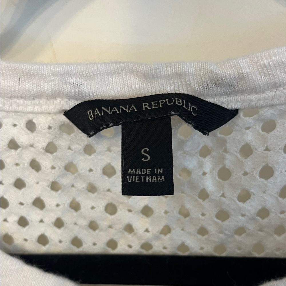 Banana Republic White Eyelet Tank Top - Picture 2 of 4